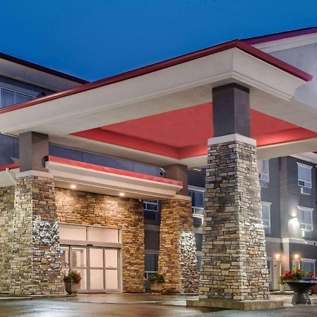 Hotel Ramada By Wyndham Moose Jaw Exterior foto