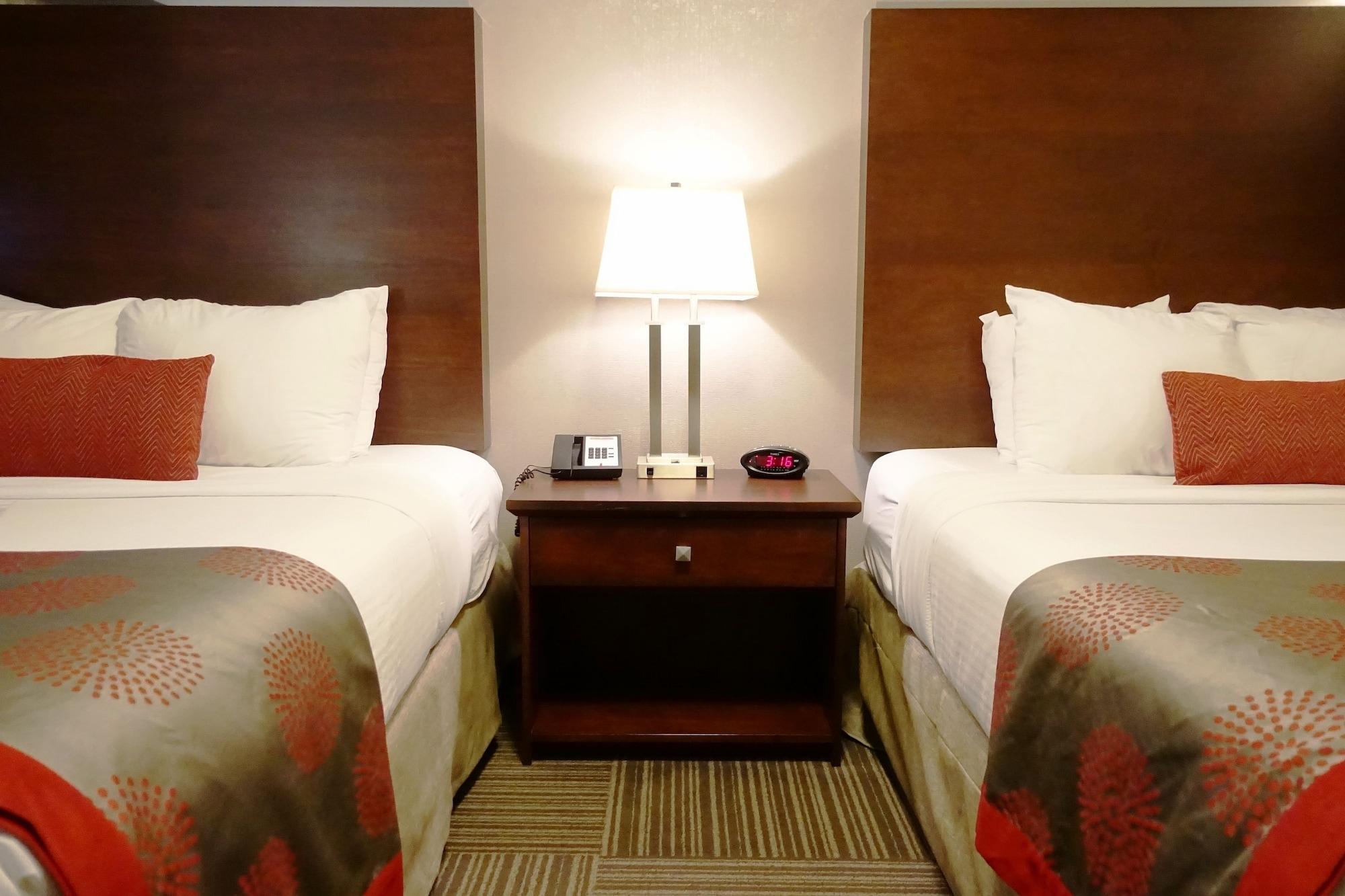 Hotel Ramada By Wyndham Moose Jaw Exterior foto