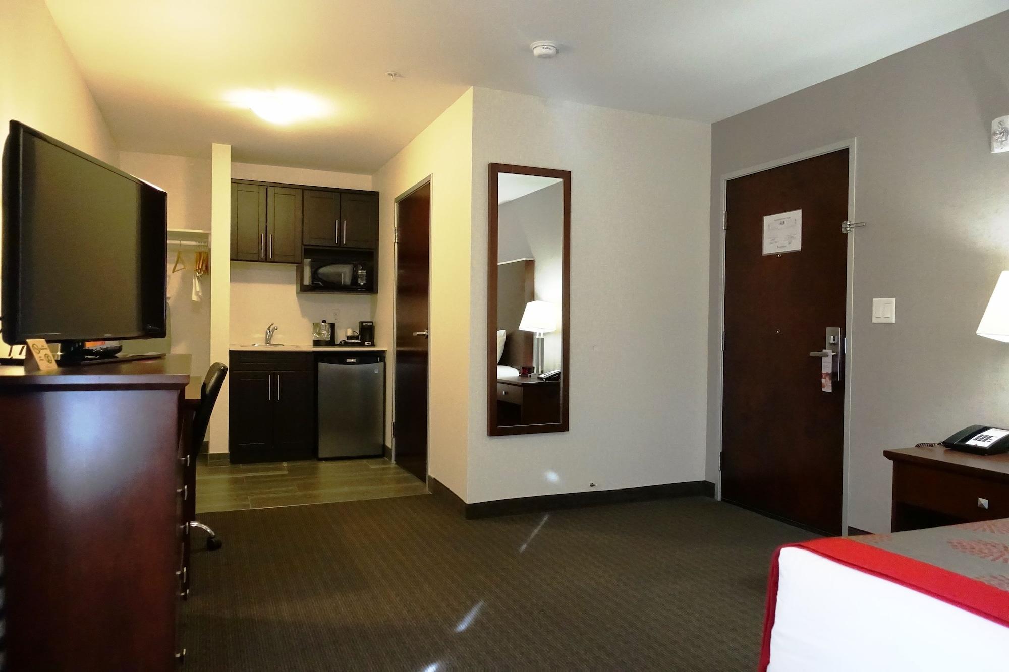 Hotel Ramada By Wyndham Moose Jaw Exterior foto