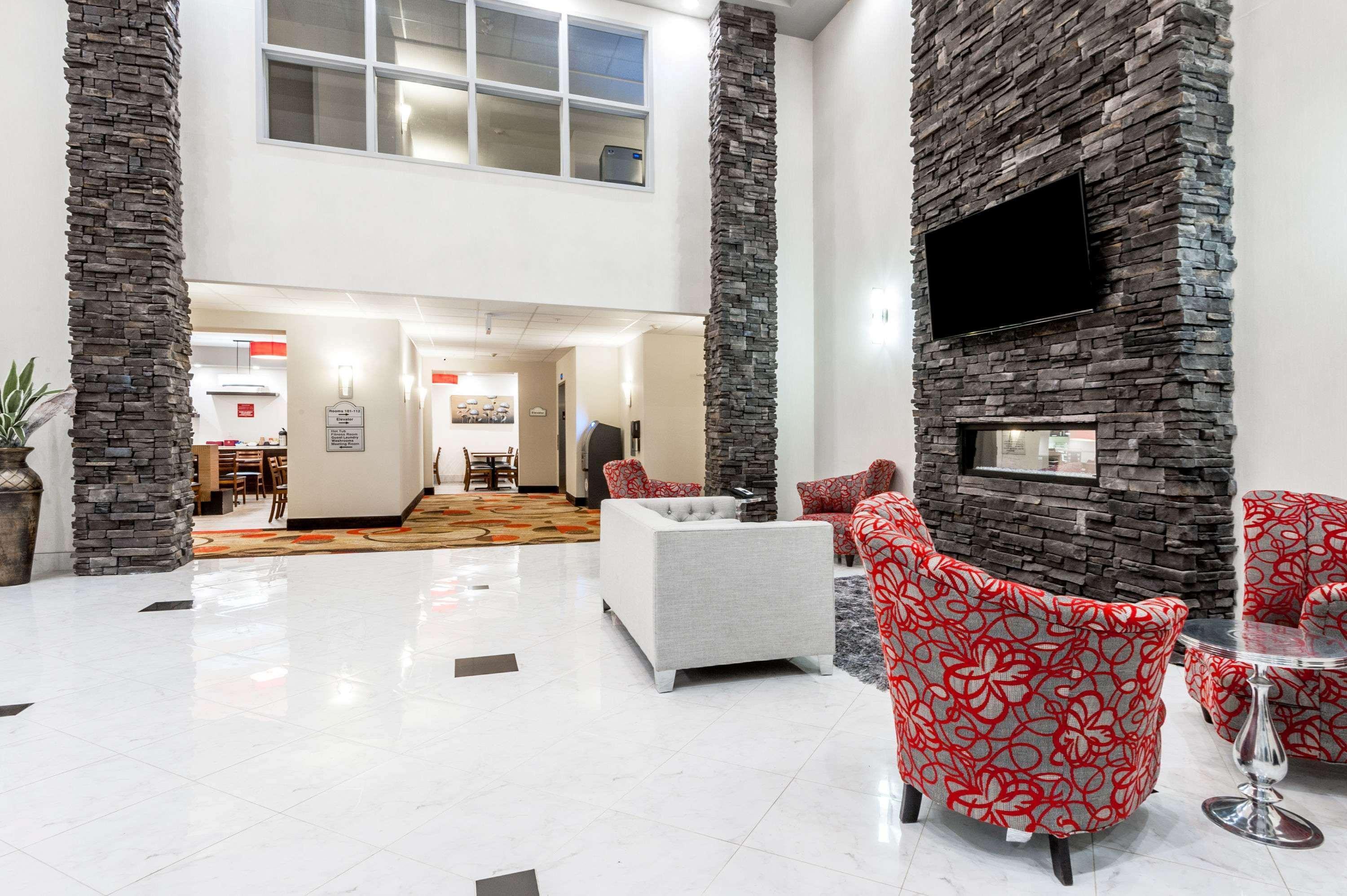 Hotel Ramada By Wyndham Moose Jaw Exterior foto