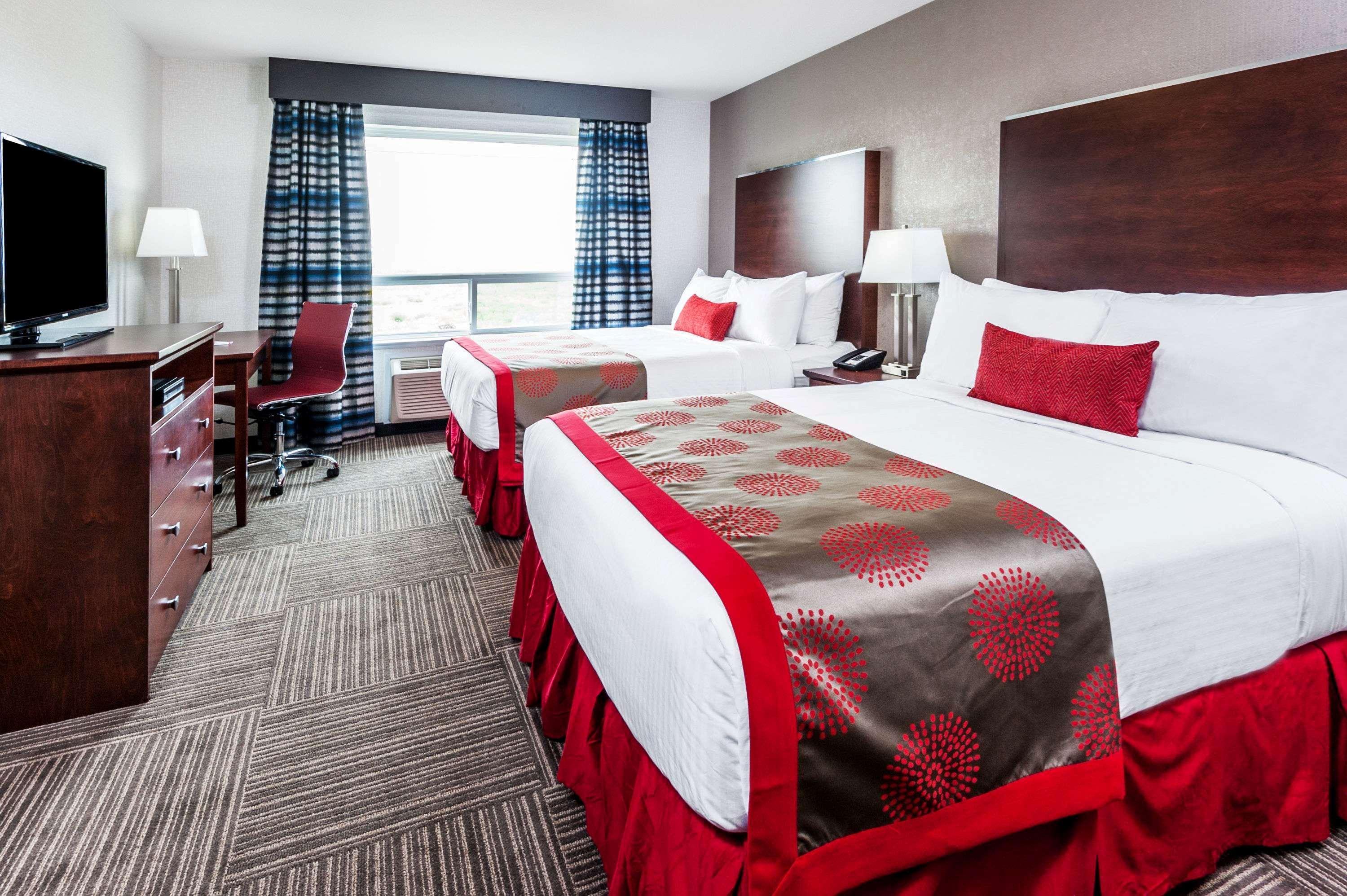 Hotel Ramada By Wyndham Moose Jaw Exterior foto
