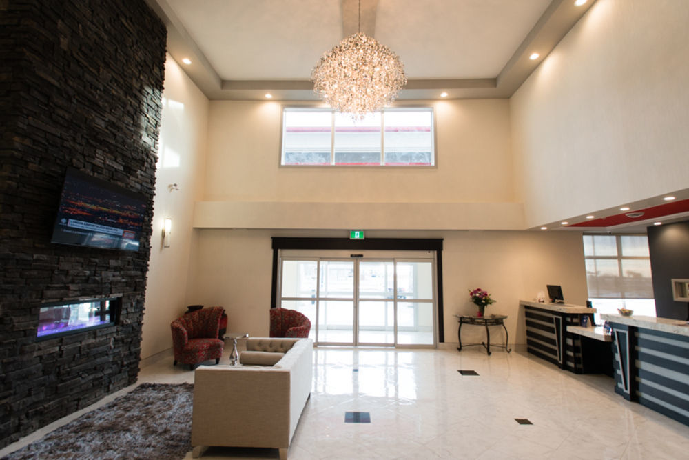 Hotel Ramada By Wyndham Moose Jaw Exterior foto