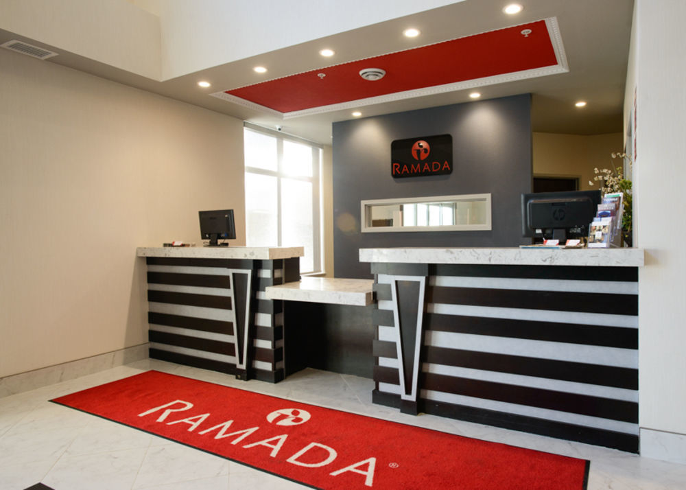 Hotel Ramada By Wyndham Moose Jaw Exterior foto