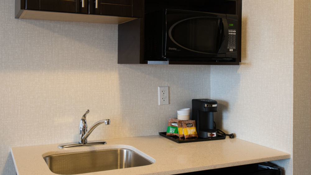 Hotel Ramada By Wyndham Moose Jaw Exterior foto
