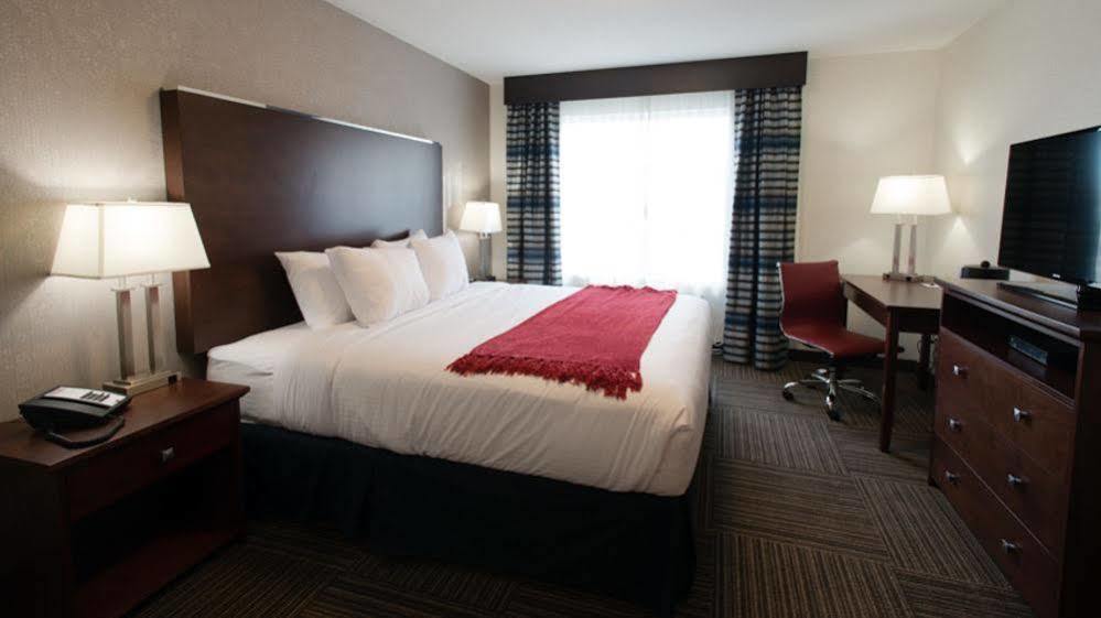 Hotel Ramada By Wyndham Moose Jaw Exterior foto